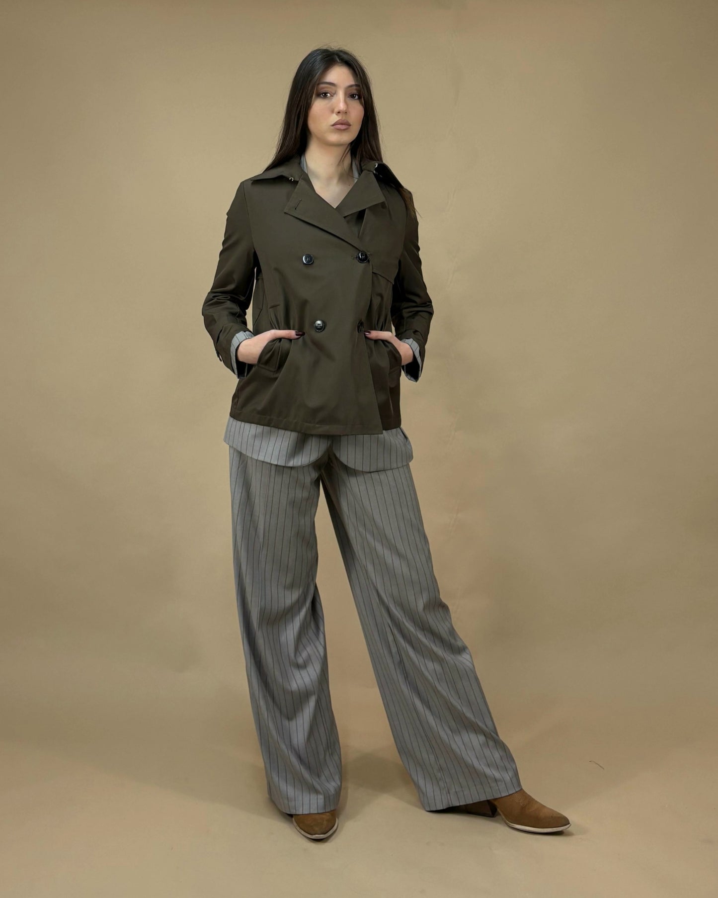 TRENCH CORTO